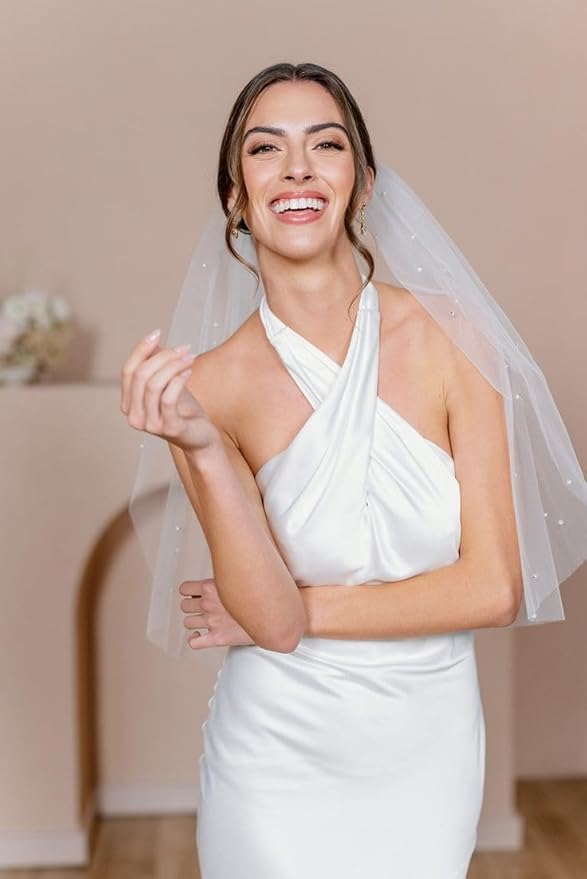 White Short Wedding Veil Pearl Rhinestone Bride Veils Bridal Veils Bachelorette Party Veil for Brides and Women