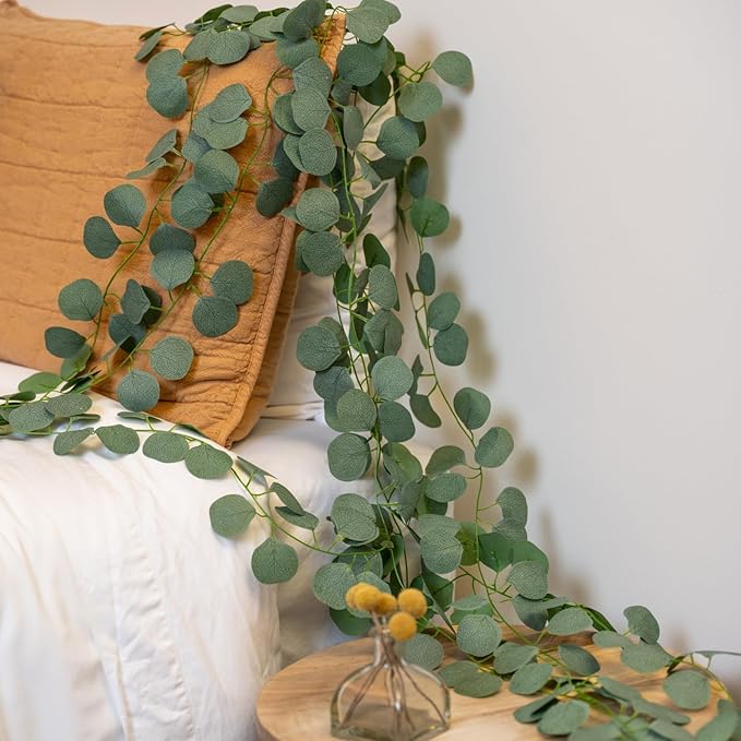 CQURE 32Pcs Eucalyptus Garland,Artificial Eucalyptus Leaves Table Greenery Garland Wreath Vines for Wedding Party Table Bedroom Wall Room Decor