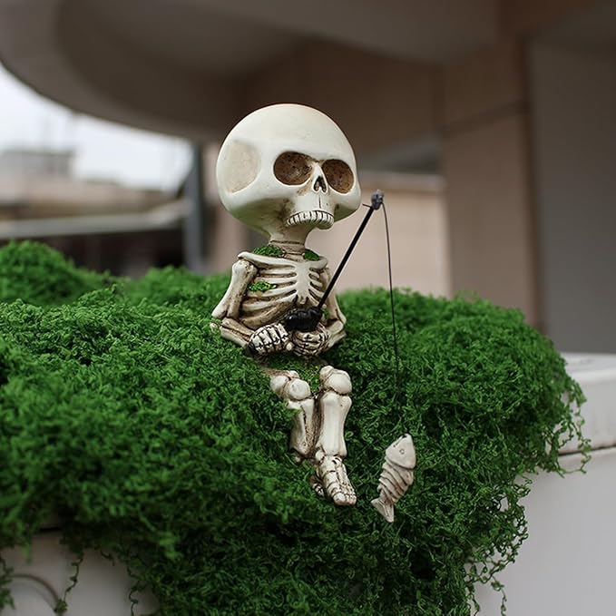 Fishing Skeleton Statue Halloween Decorations, 4.5 Inch Cute Sitting Skull Figurine Shelf Sitter Resin Sculpture for Outdoor Garden Yard Lawn Pond Waterfalls Pool Ornaments