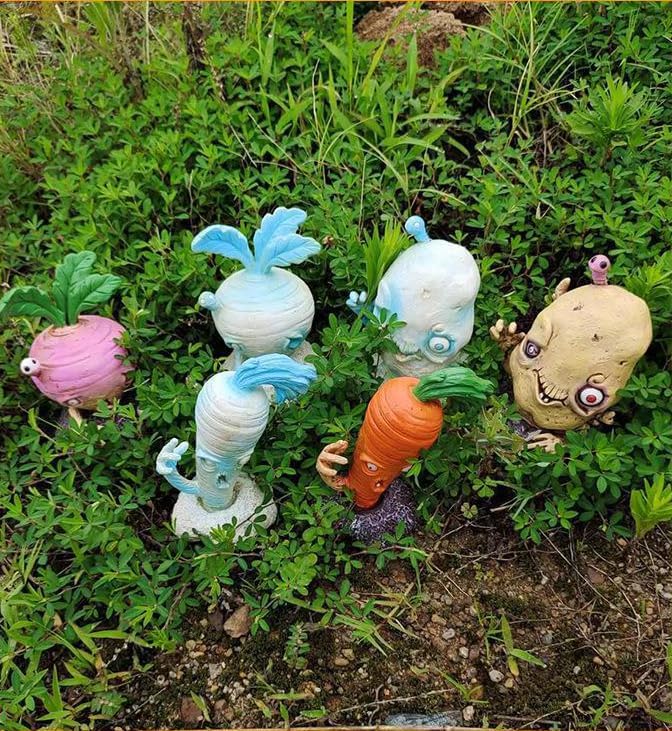 Halloween Vegetable Zombie Statue,Realistic Carrot Potato Zombie Garden Sculpture,Halloween Garden Decor,Outdoor Decorations for Patio Yard Walking Dead Zombie Gnome Graveyard Décor (Radish（A）)