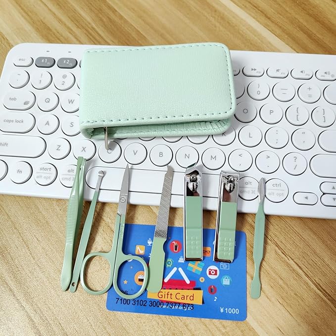 Manicure Set Nail Clippers Pedicure Kit -7 Pieces Stainless Steel Travel Nail Kit, Travel Essentials Purse Essentials Professional Grooming Kits, Manicure Kit with Zipper Portable Pack