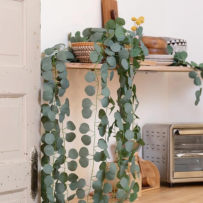 CQURE 32Pcs Eucalyptus Garland,Artificial Eucalyptus Leaves Table Greenery Garland Wreath Vines for Wedding Party Table Bedroom Wall Room Decor