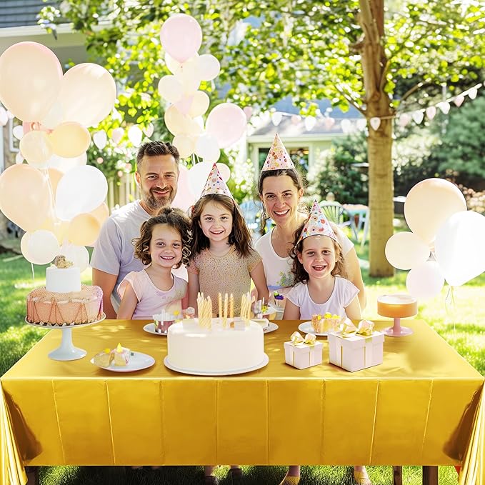 1 Piece Gold Foil Tablecloth 54 * 72 Inch Plastic Wedding Birthday Party Table Cloths Waterproof Disposable Table Cover for Christmas Graduation Elegant Event Anniversary Party Supplies