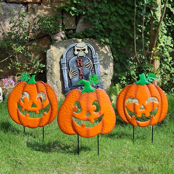 Juegoal 3 Pack Halloween Lighted Pumpkin Garden Stakes, Metal Jack-o-Lantern Light Up Outdoor Decor, Halloween Yard Signs with Battery Powered & Timer, Decorative Pumpkins Figurine for Lawn Pathway